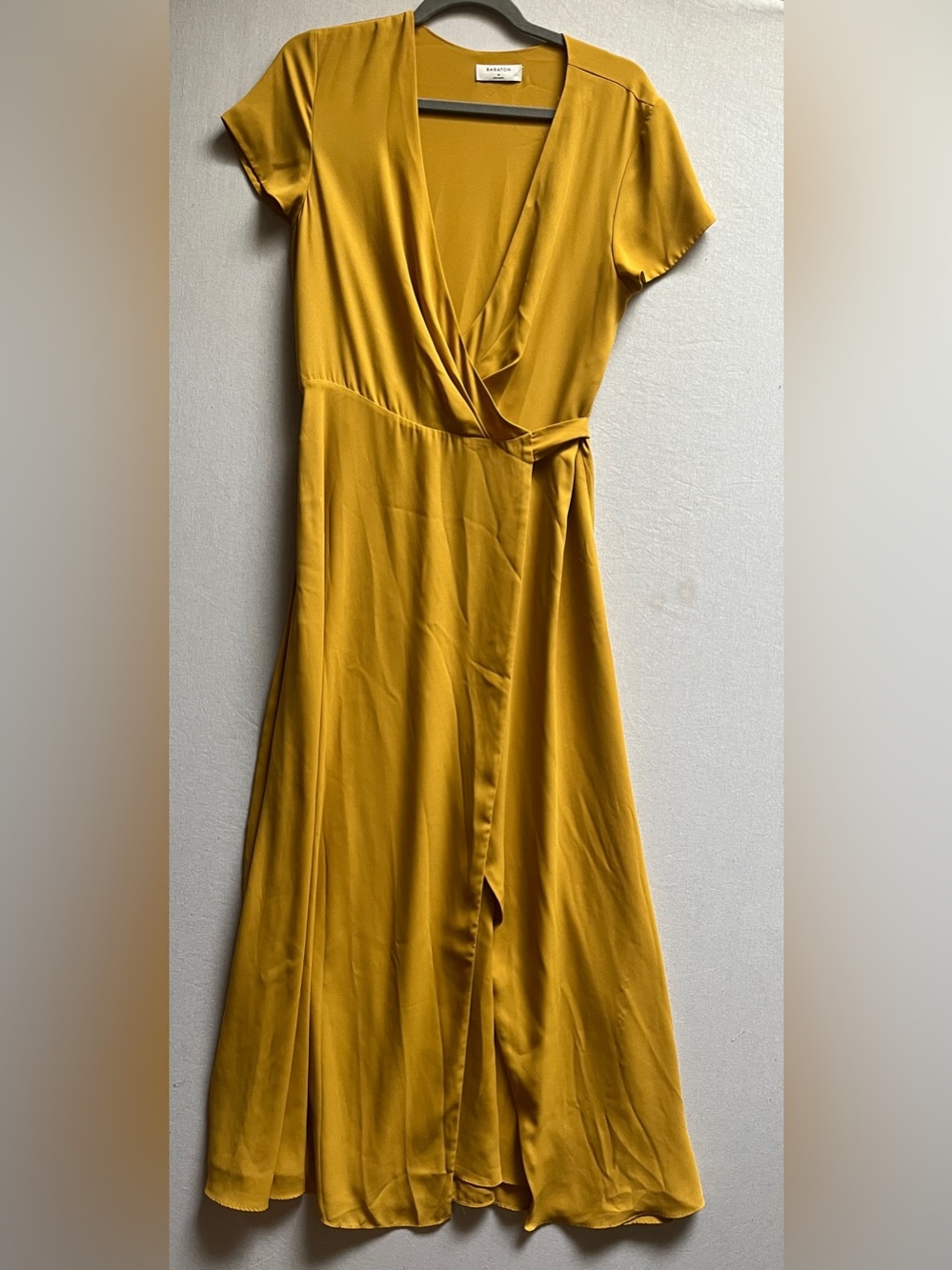 Aritzia Babaton Slit Wrap Midi Dress Short Sleeve Pockets Size M
